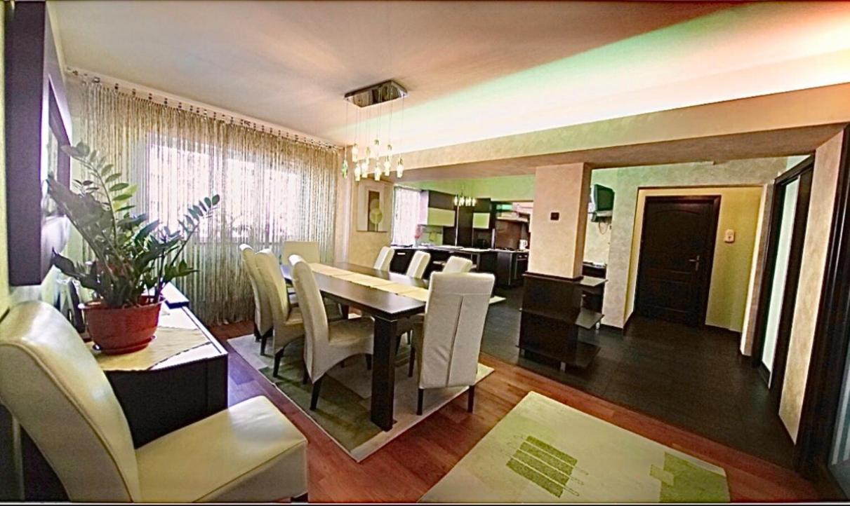 Central Apartment 4 Rooms Brasov Exterior photo