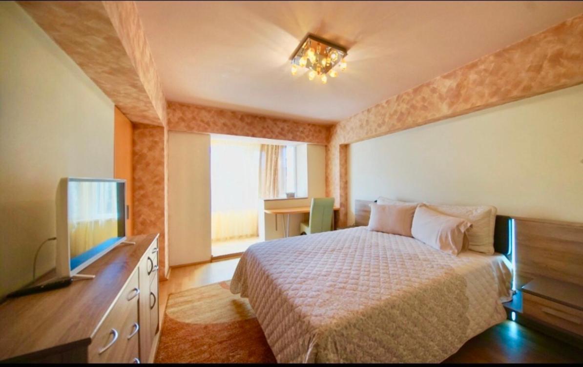 Central Apartment 4 Rooms Brasov Exterior photo