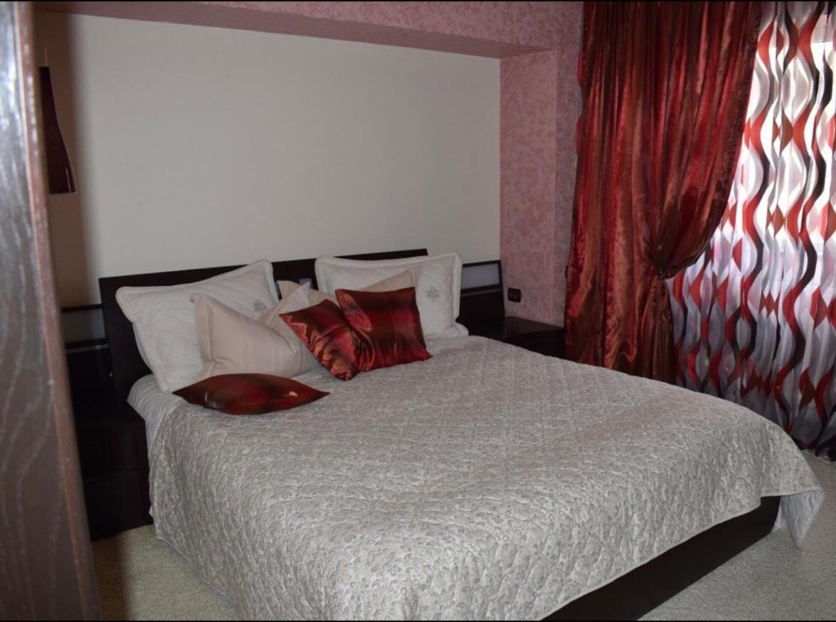 Central Apartment 4 Rooms Brasov Exterior photo