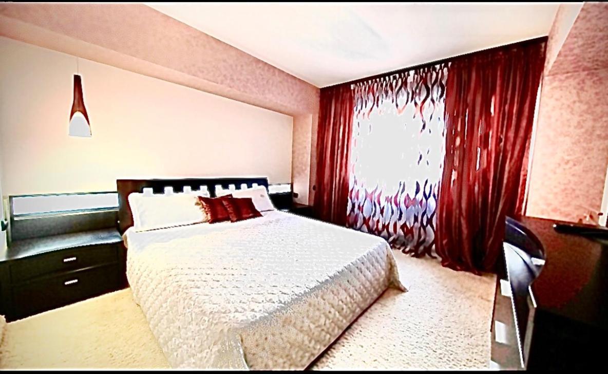 Central Apartment 4 Rooms Brasov Exterior photo